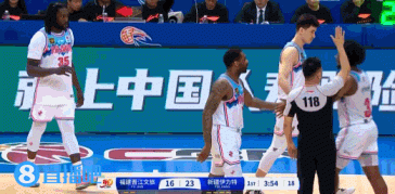 png电子网站😍万众期待!哈雷尔首节末段替补登场