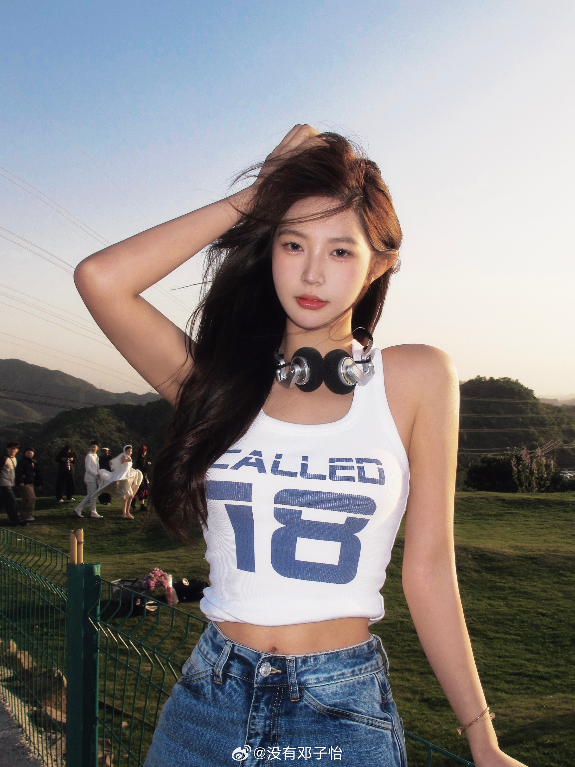 png电子火辣身材😍😍meiko女友邓子怡晒照：生命力溢出屏幕啦